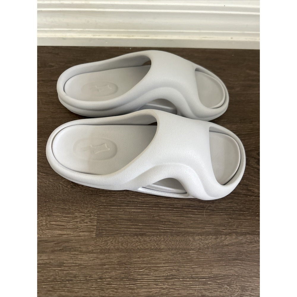 SKYLRK Beach Slide Factory Grey SLF003-1006-11  Bieber MINT Never Worn